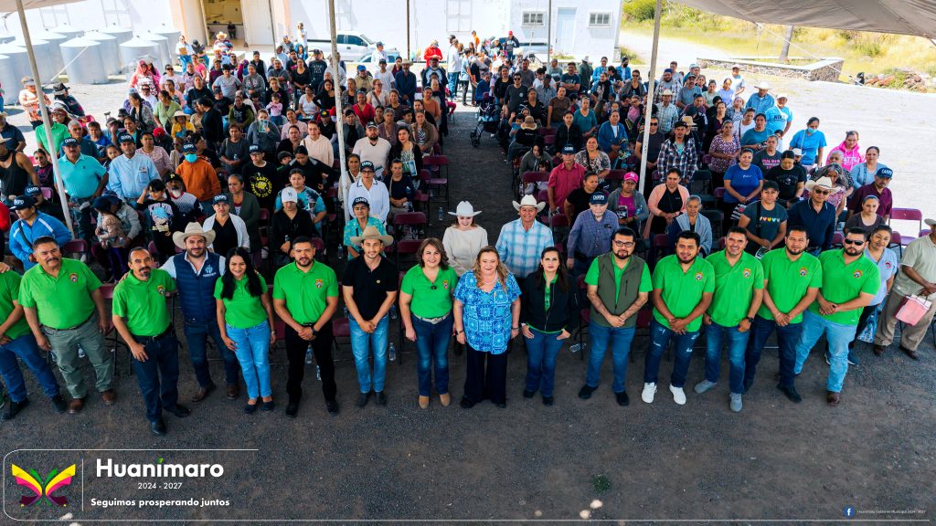 Alcaldesa de Huanímaro entrega apoyos del programa Mi Familia Productiva