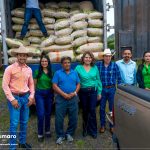 Alcaldesa entrega apoyo de maíz comestible a familias de Huanímaro