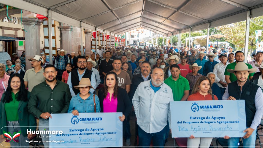 Entrega de pago de seguros catastróficos a campesinos en Huanímaro